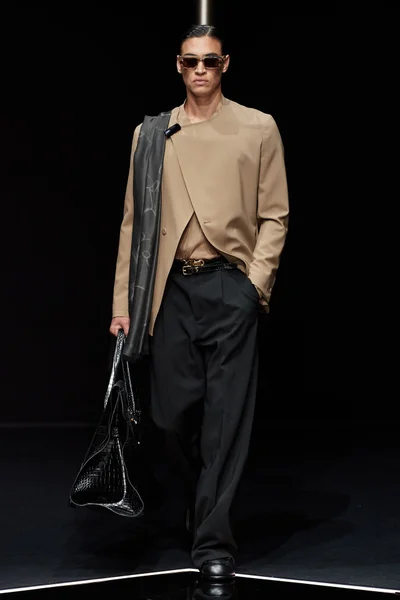 Look 25